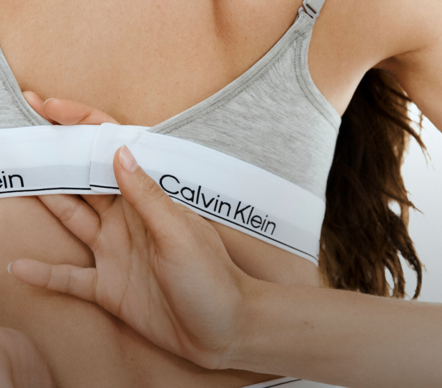 Stitch-free infinity band closure for your ultimate comfort.